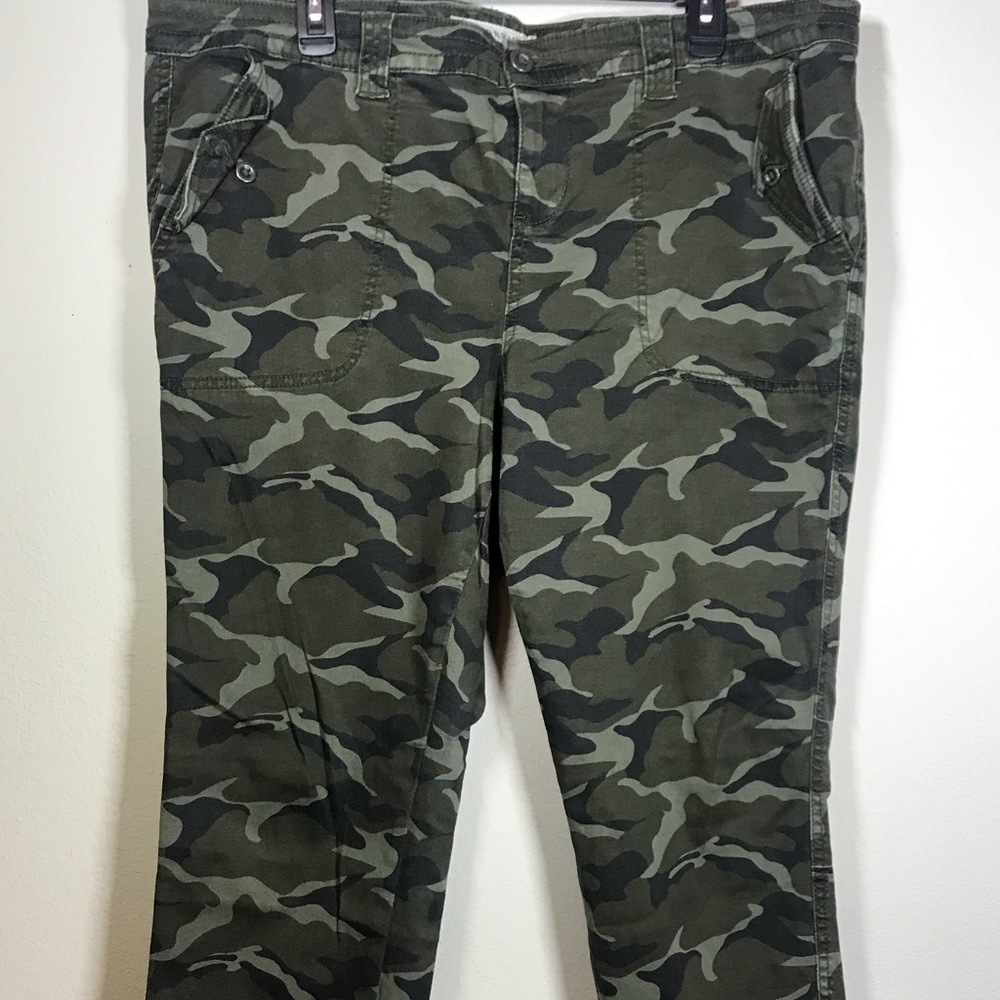 Torrid camouflage jeans size 18